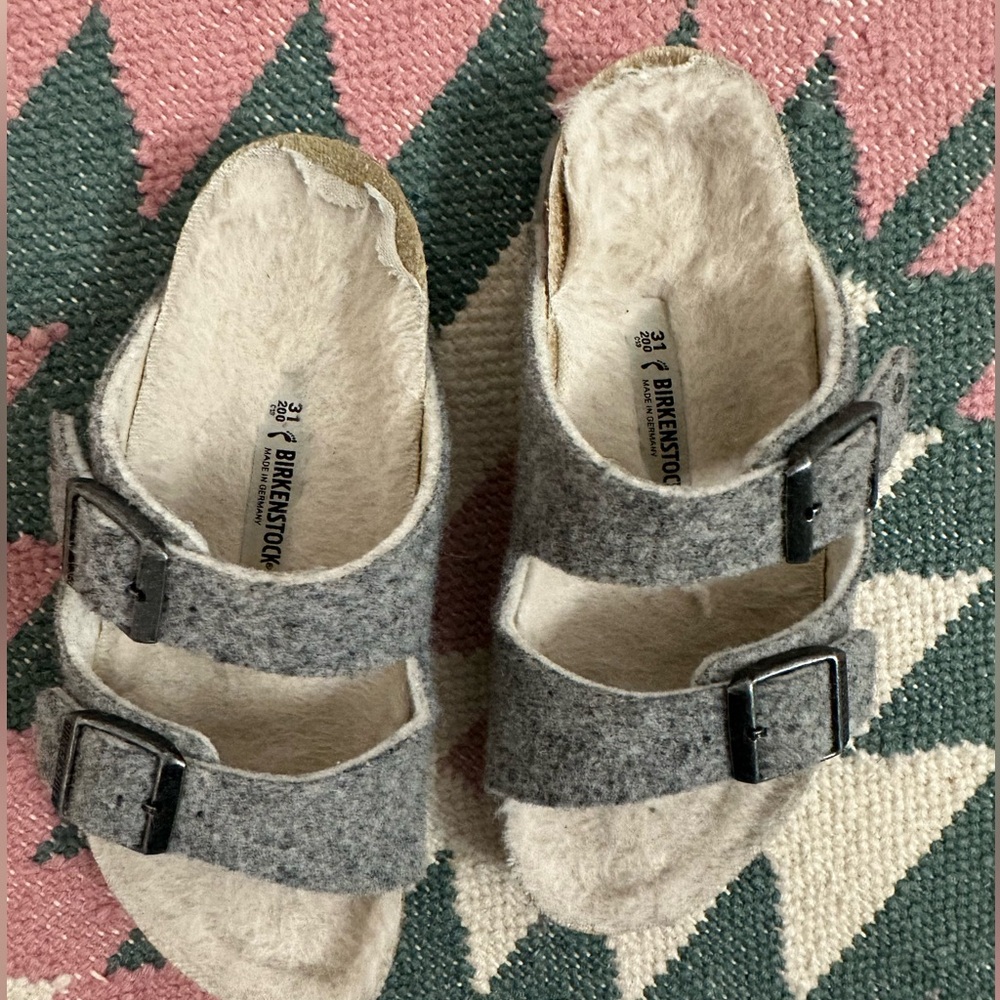 Kids Birkenstocks in gray with Sherpa inside